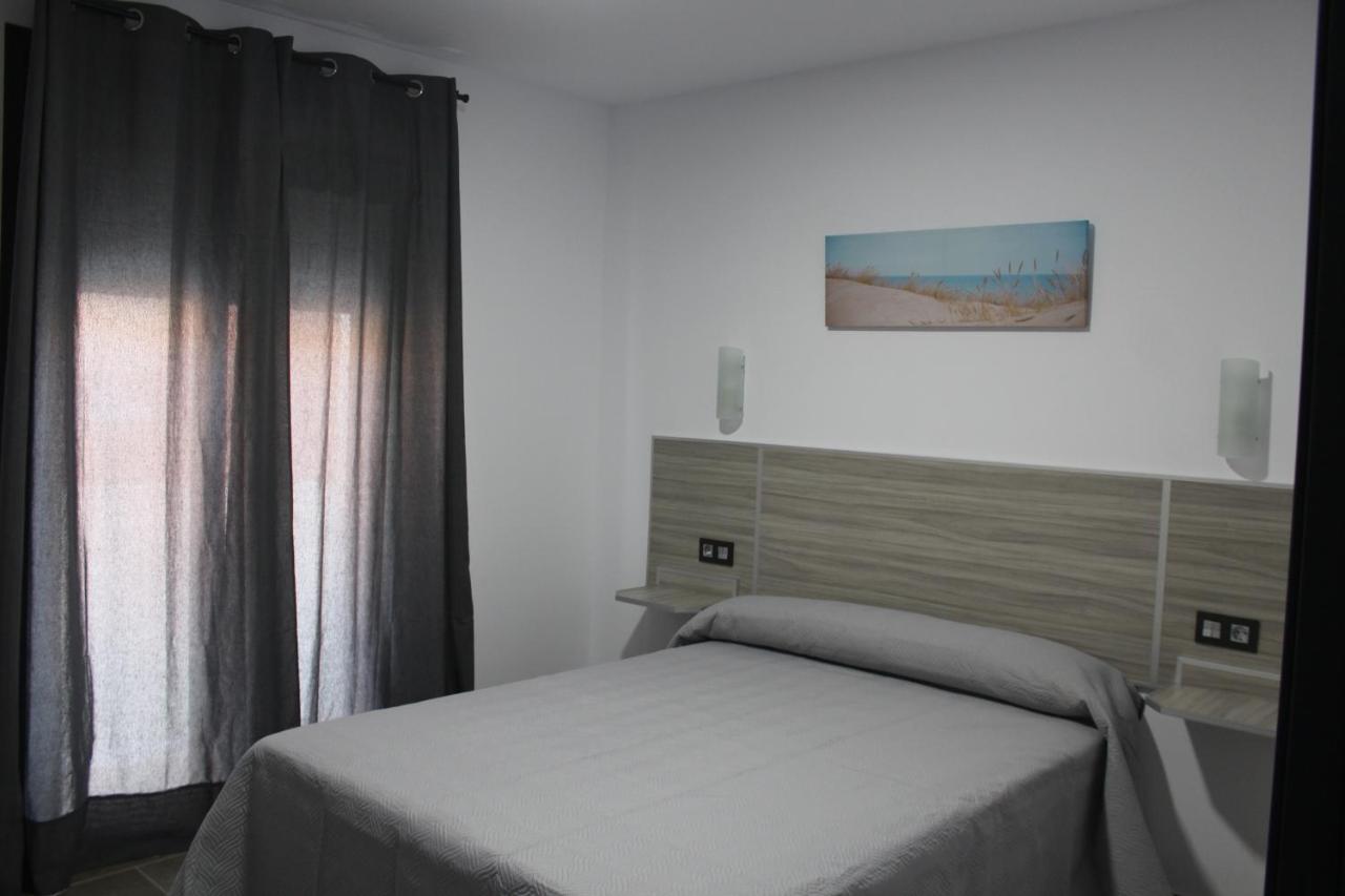 Hostal Maria Jose โกนิล เด ลาฟรอนเตรา ภายนอก รูปภาพ