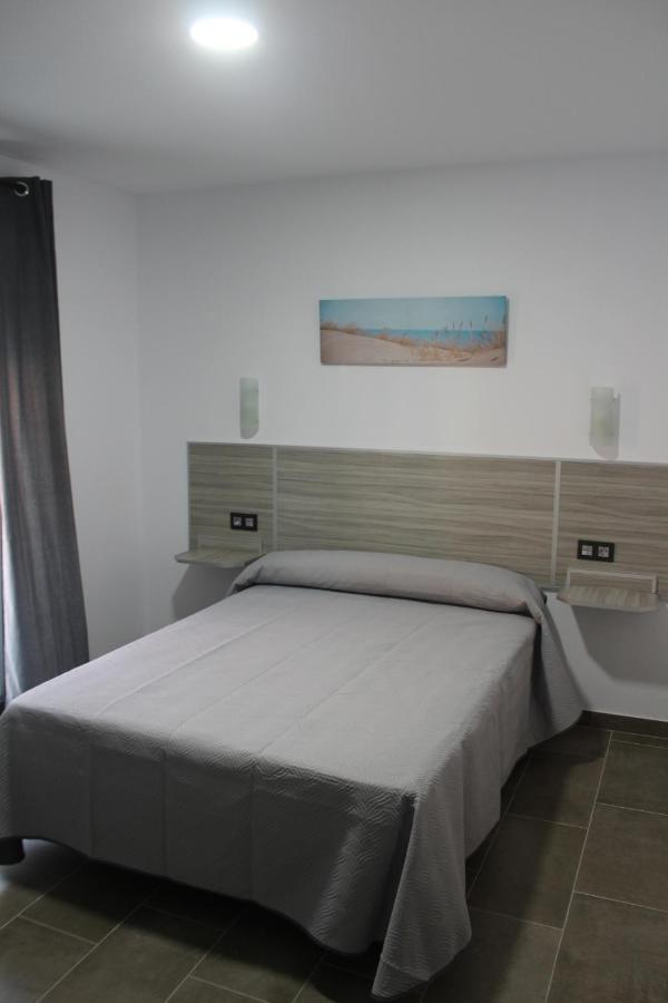 Hostal Maria Jose โกนิล เด ลาฟรอนเตรา ภายนอก รูปภาพ