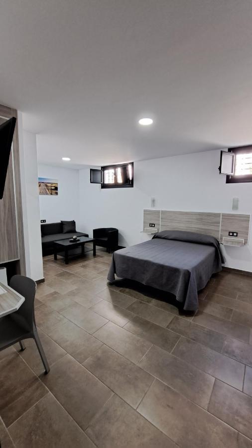Hostal Maria Jose โกนิล เด ลาฟรอนเตรา ภายนอก รูปภาพ