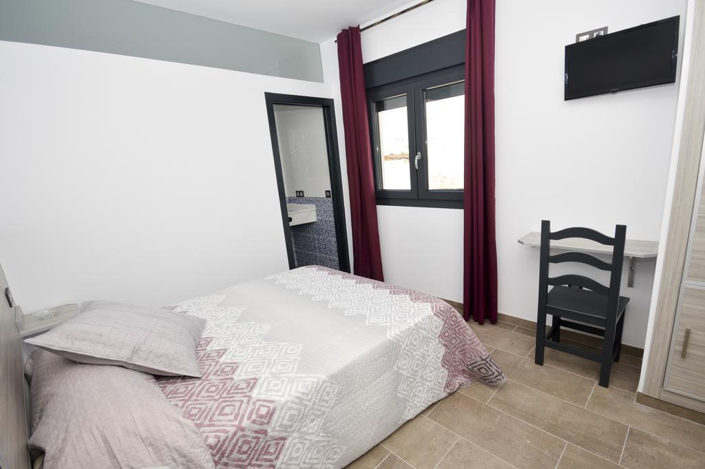Hostal Maria Jose โกนิล เด ลาฟรอนเตรา ภายนอก รูปภาพ